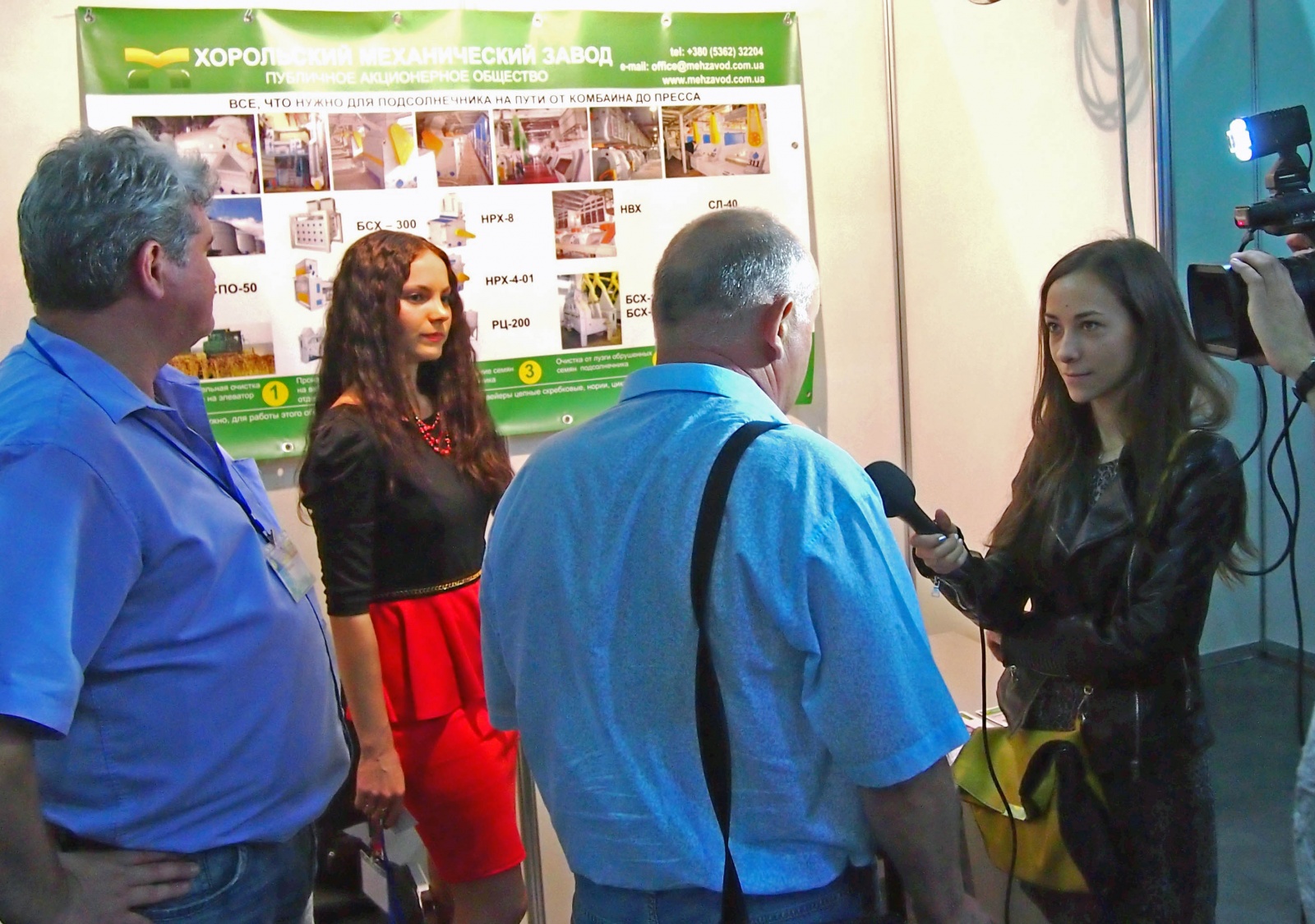 ВыставкаОлия2.jpg ВыставкаОлия2.jpg